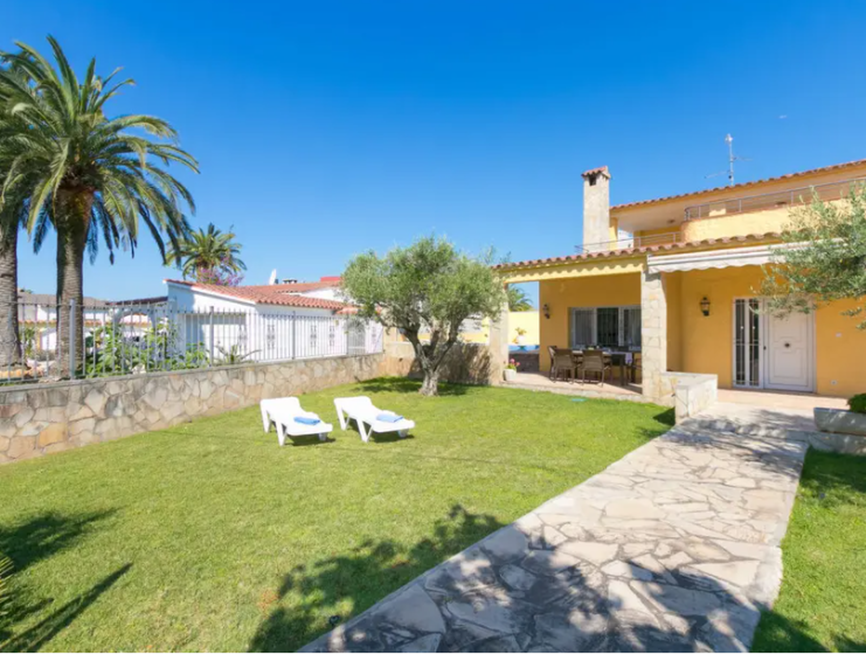 Haus zu verkaufen mit Schwimmbad in der Nähe des Strandes Empuriabrava