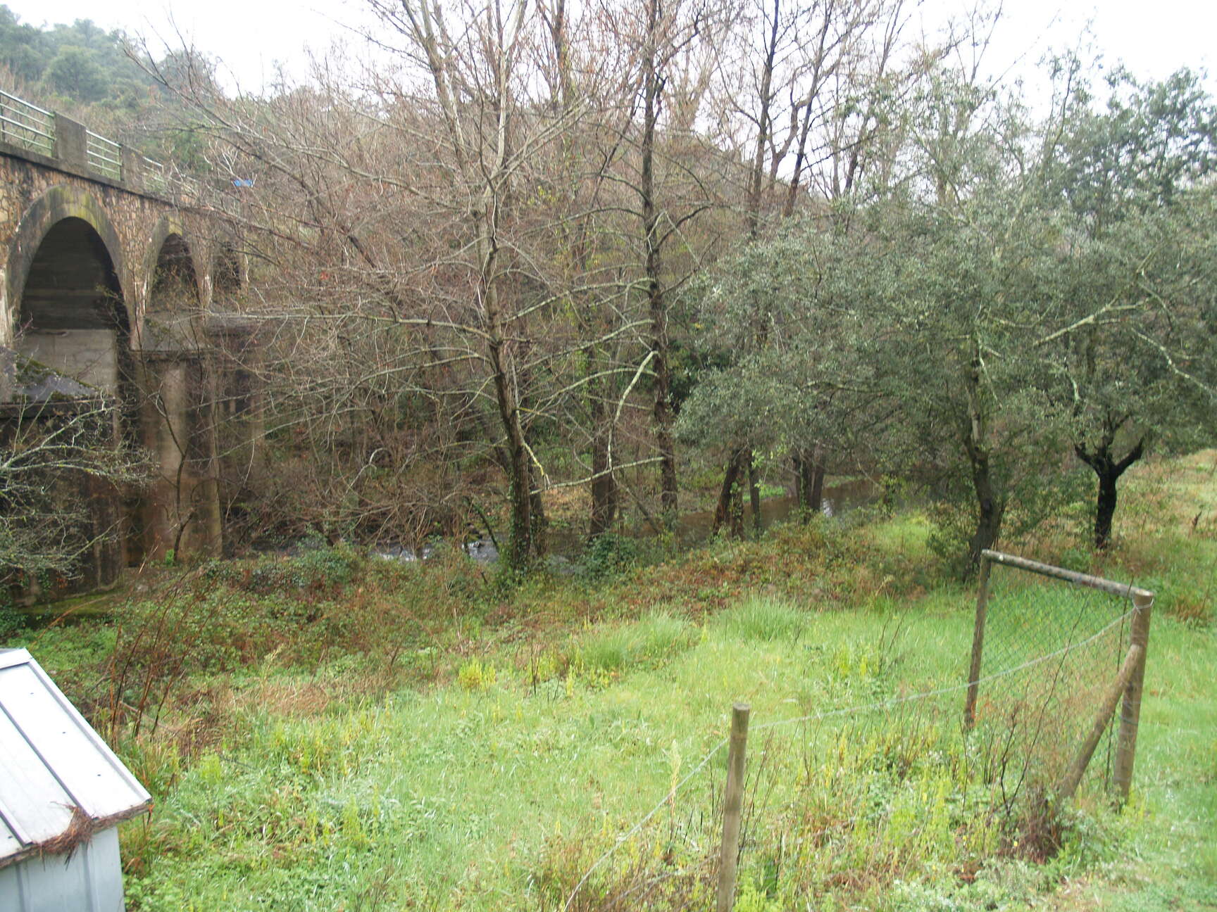 Investition, Landhaus zu verkaufen in Boadella am Fuße des Flusses