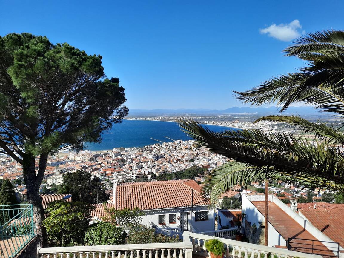 Preciosa casa en venda a la muntanya amb vista al mar Roses