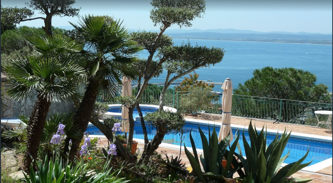 Belle maison à vendre dans les montagnes avec vue sur la mer Roses