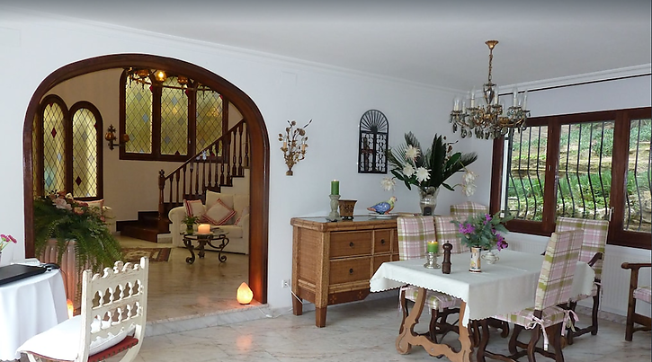 Belle maison à vendre dans les montagnes avec vue sur la mer Roses