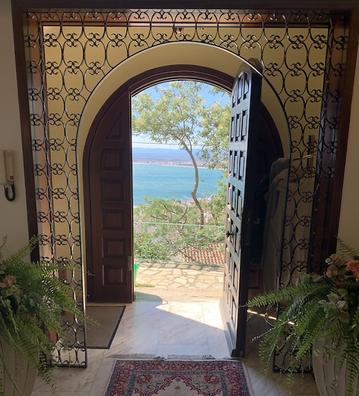 Belle maison à vendre dans les montagnes avec vue sur la mer Roses