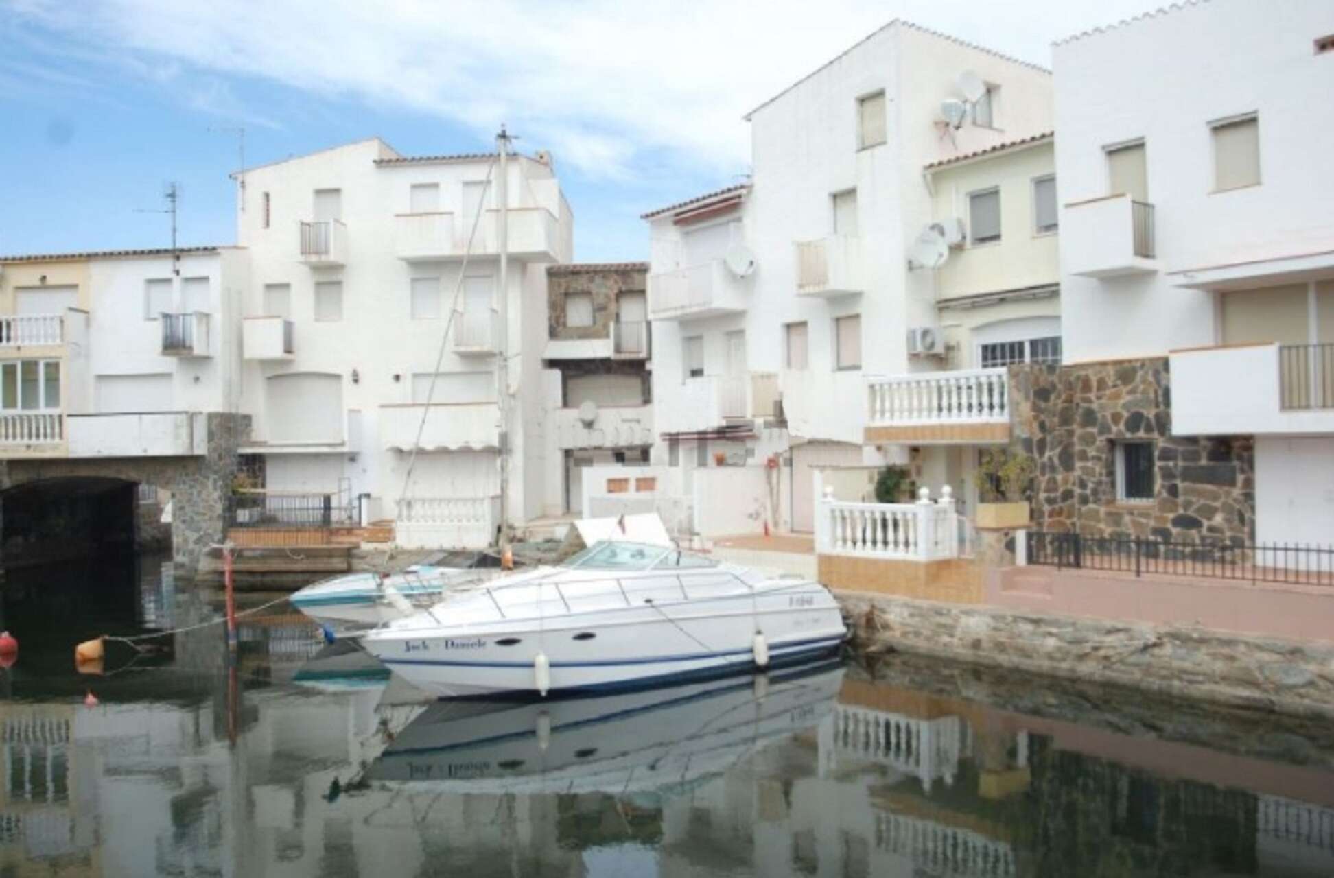 casa-adosada-reformada-vistas-canal-amarre-venta-empuriabrava-523