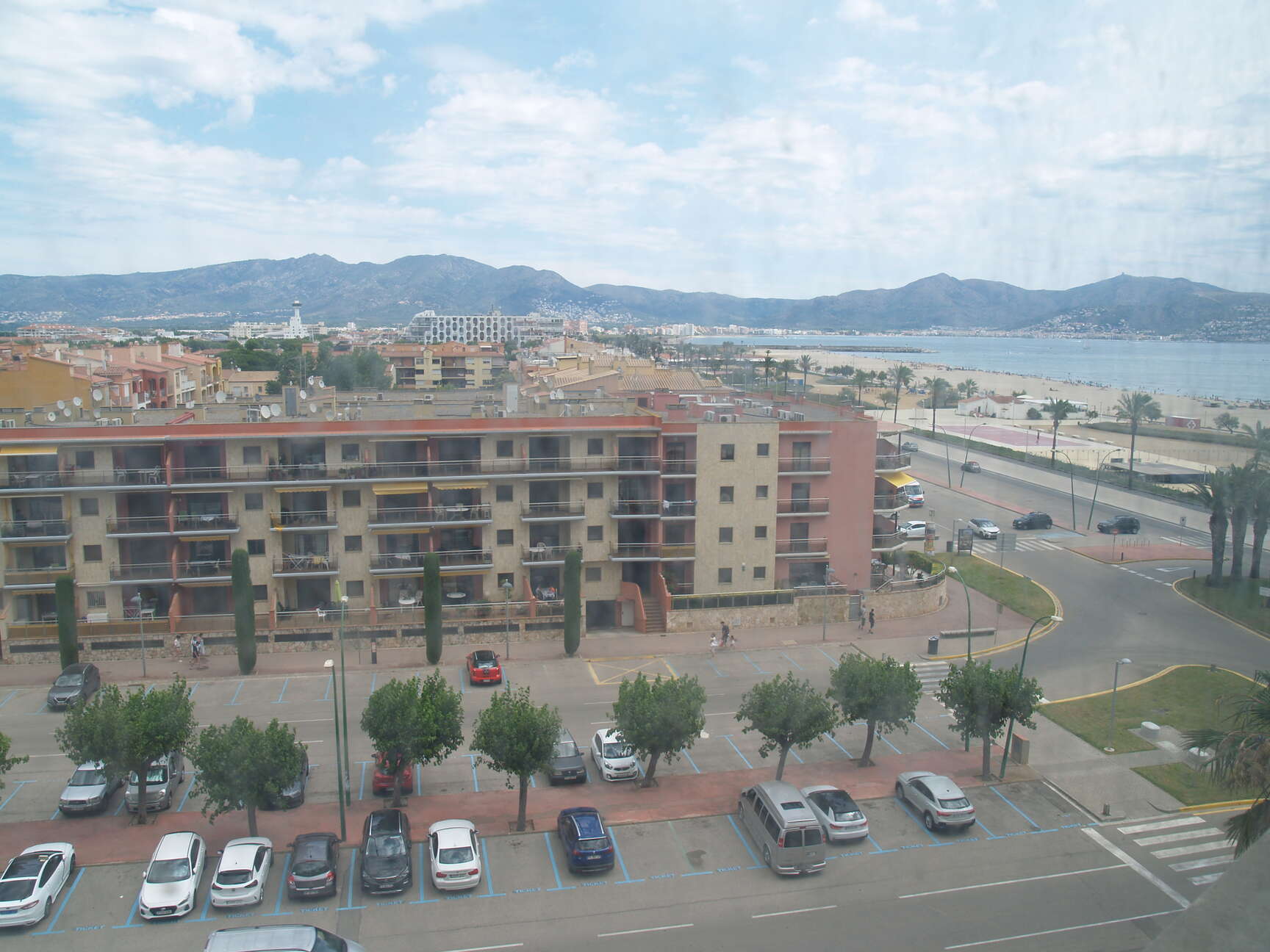 Beautiful apartment for sale in front of the beach of Empuriabrava