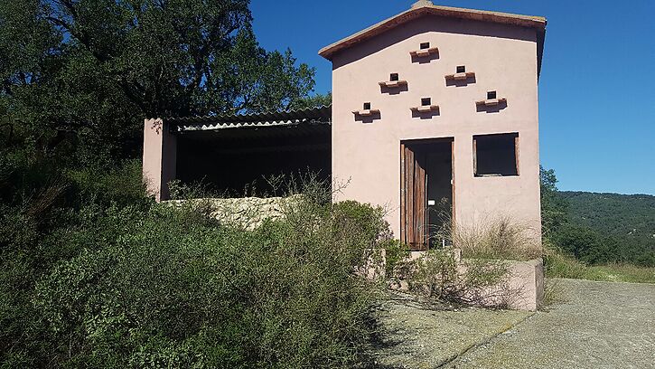 Finca a la venda ideal amb molt de terreny per a vedat de caça Jonquera