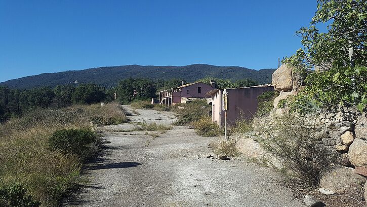 Finca a la venda ideal amb molt de terreny per a vedat de caça Jonquera