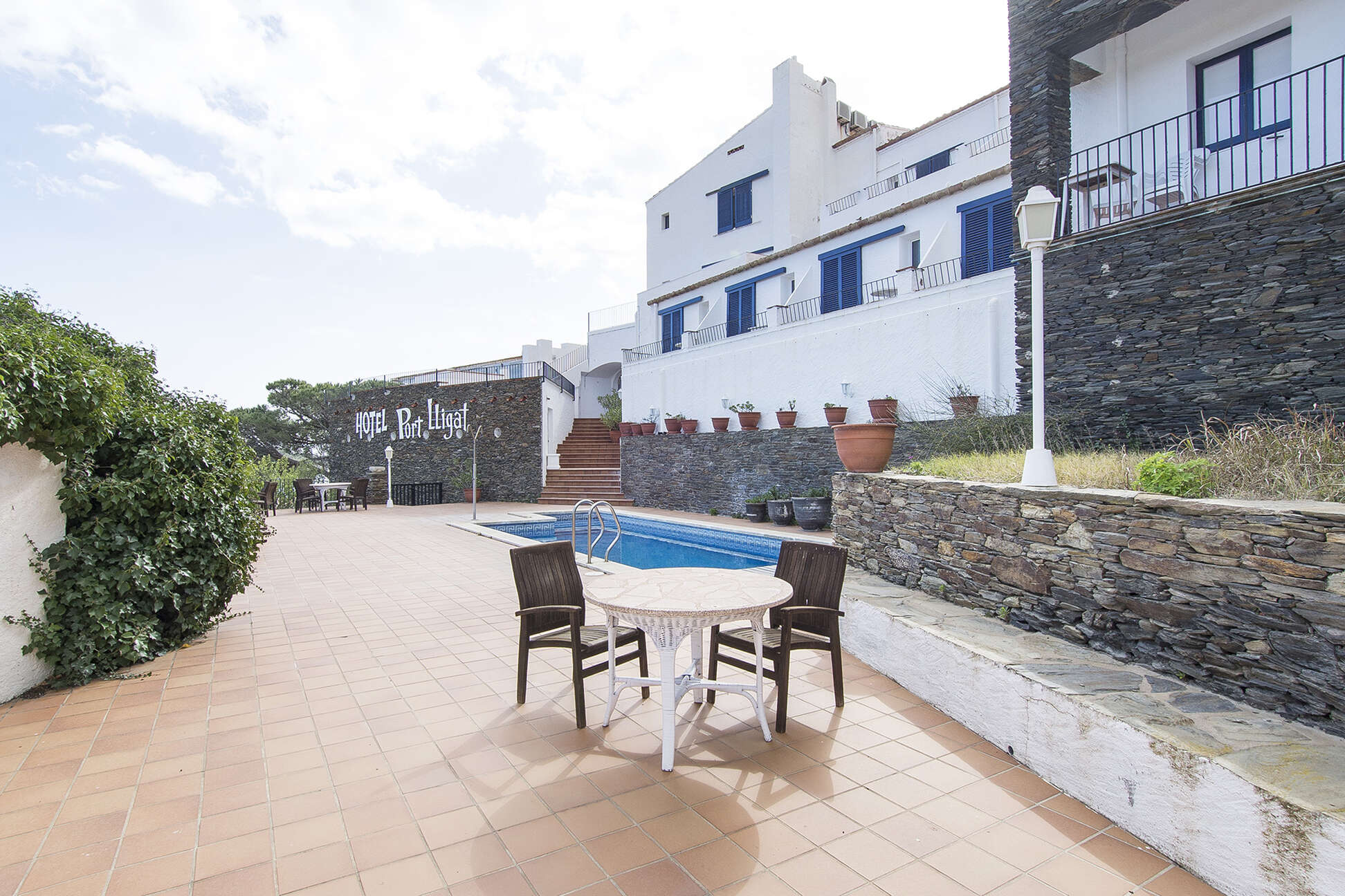 Fantastic hotel for sale in Port Lligat with sea views.