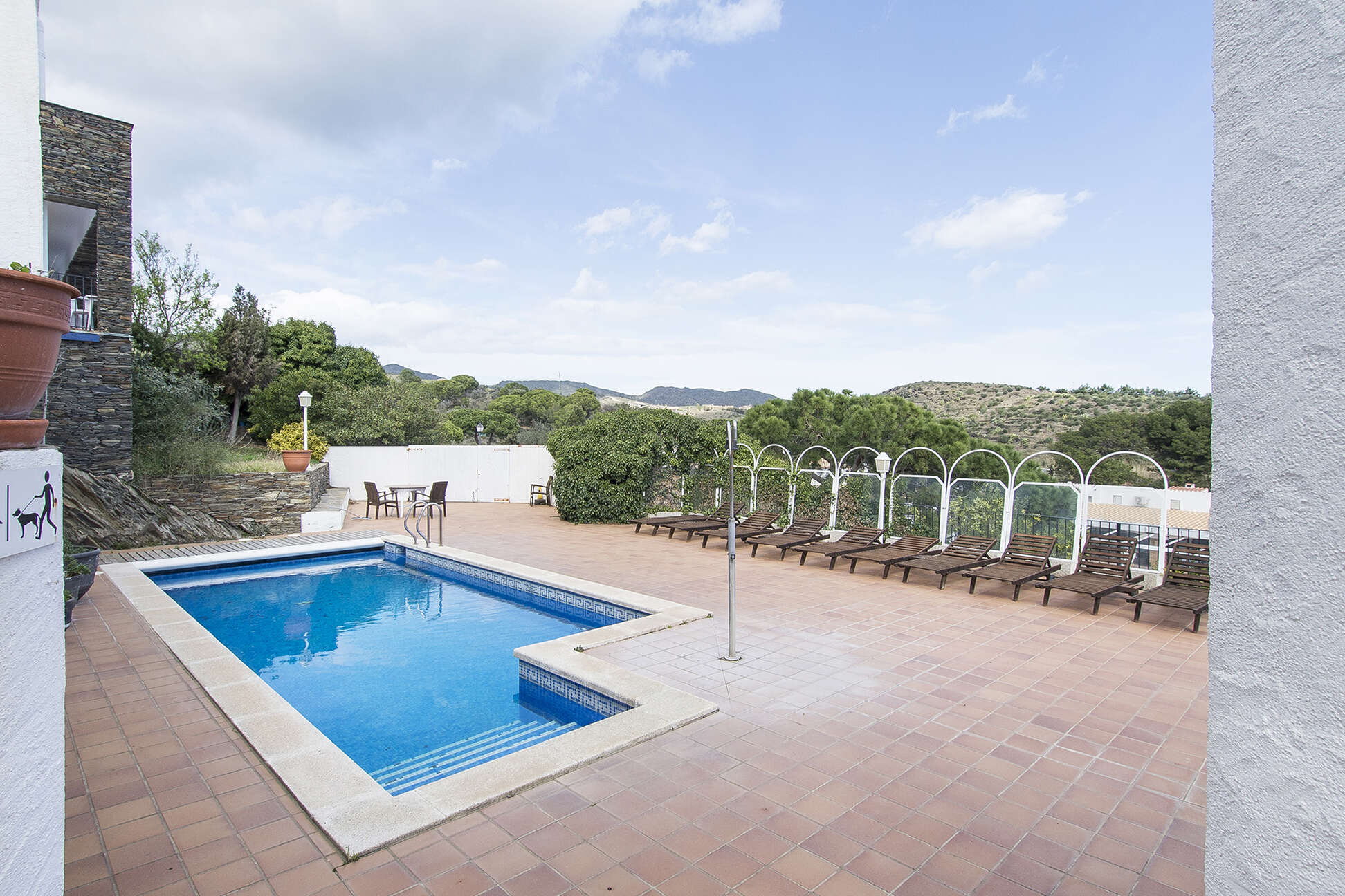 Fantastic hotel for sale in Port Lligat with sea views.