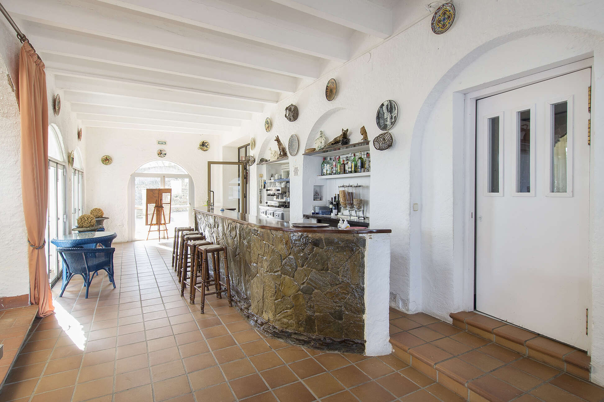 Fantastic hotel for sale in Port Lligat with sea views.