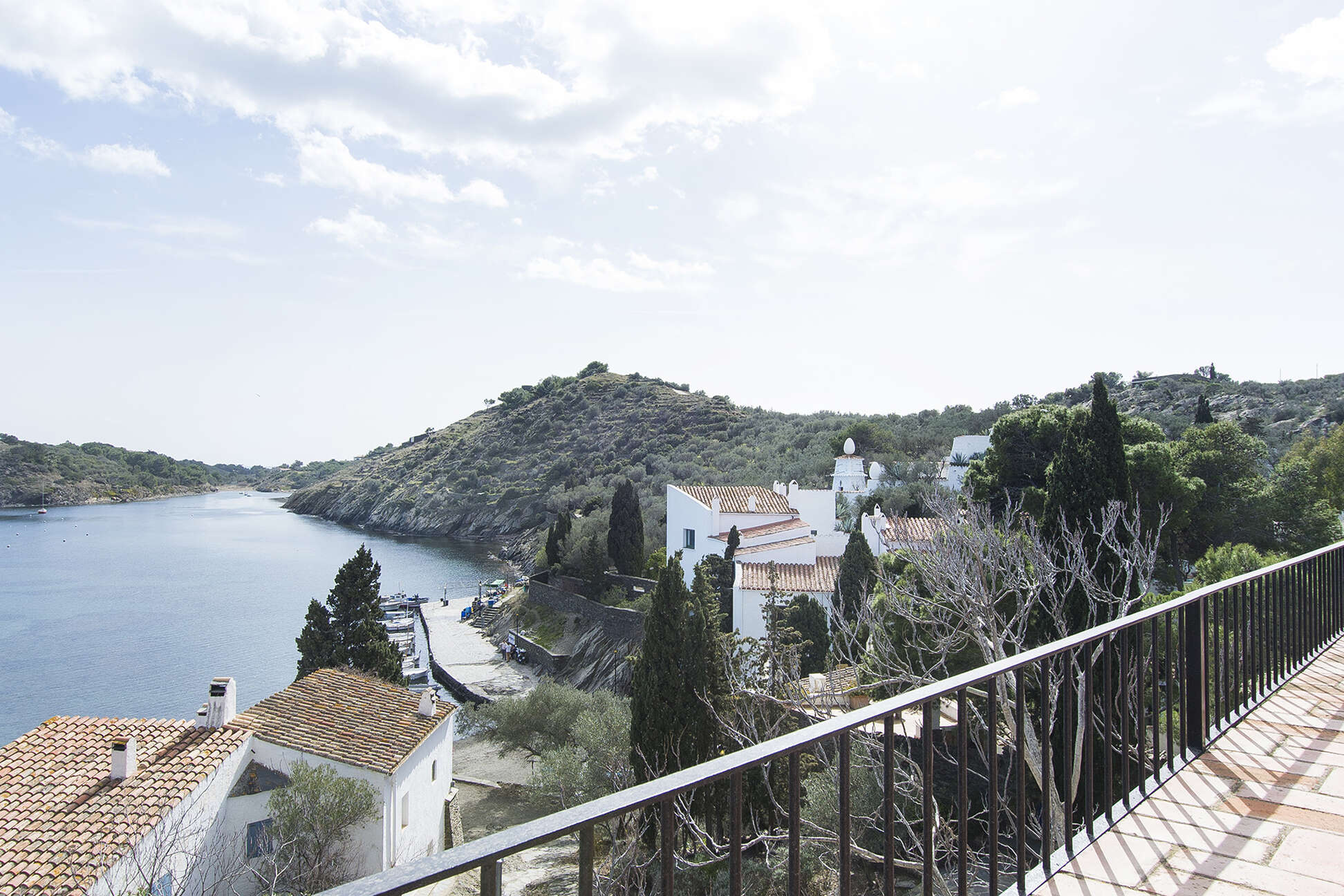 Fantastic hotel for sale in Port Lligat with sea views.
