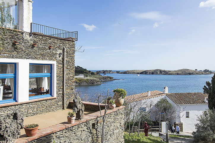 Fantastic hotel for sale in Port Lligat with sea views.