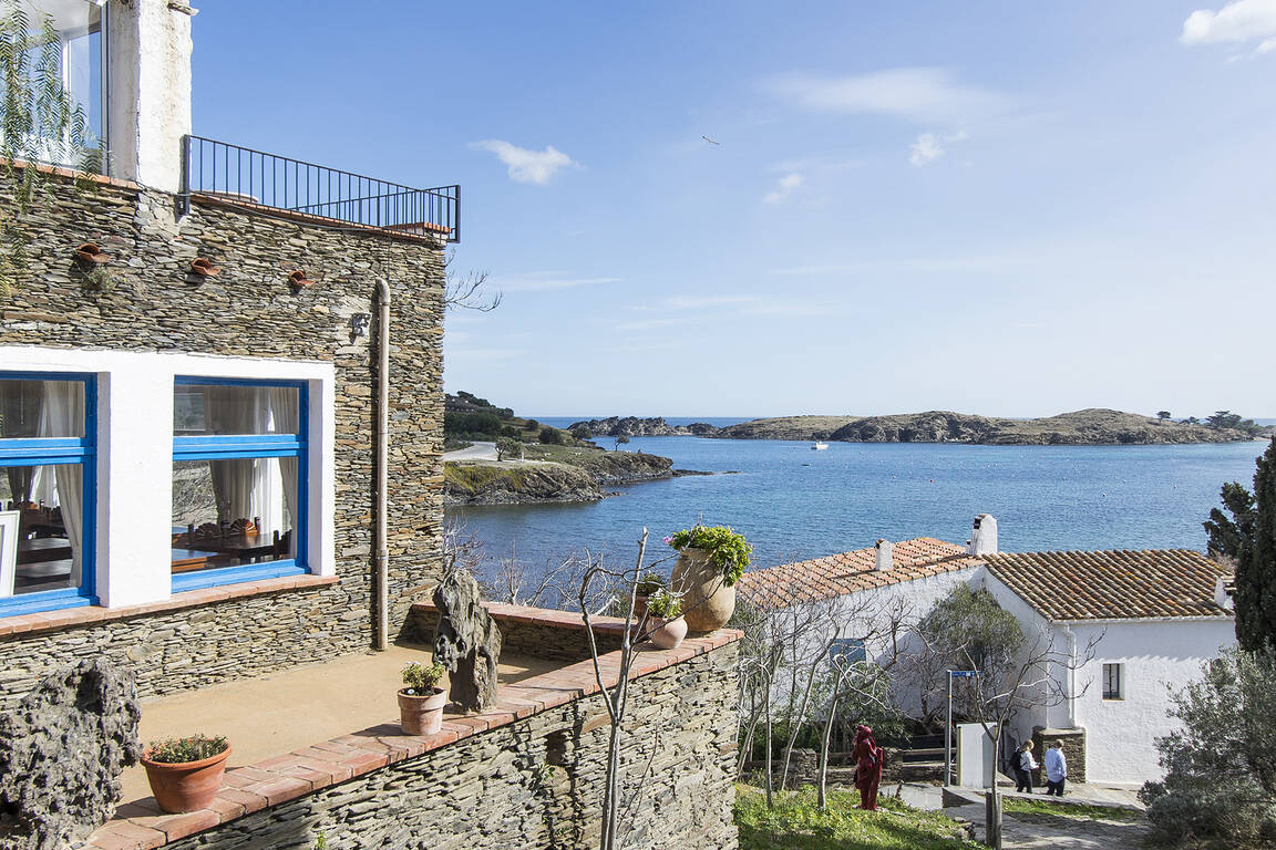 Fantàstic hotel a la venda a Port Lligat amb vistes al mar.