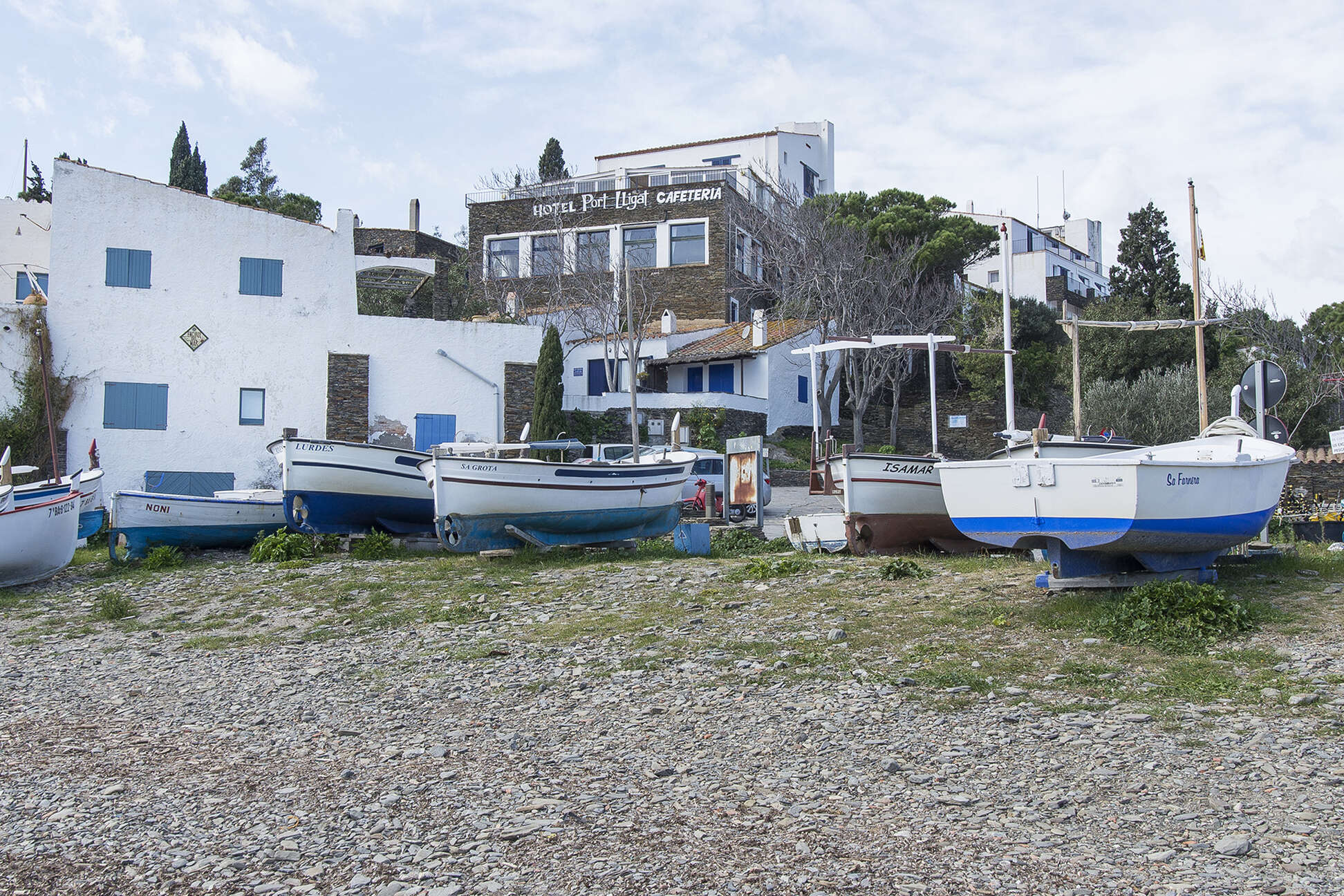 Fantastic hotel for sale in Port Lligat with sea views.