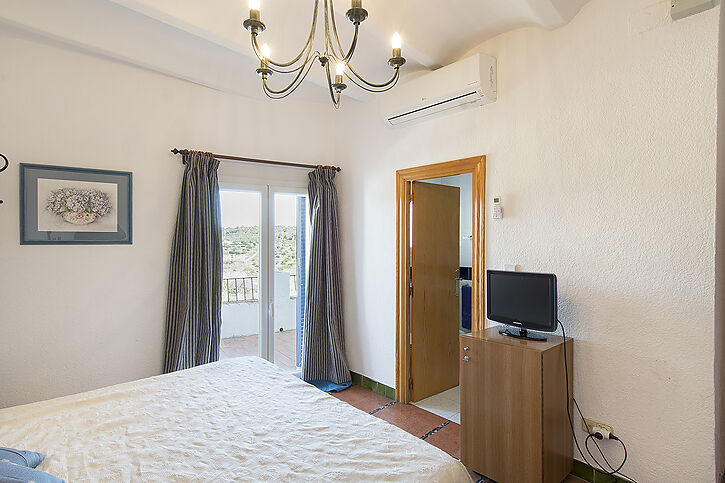 Fantastic hotel for sale in Port Lligat with sea views.