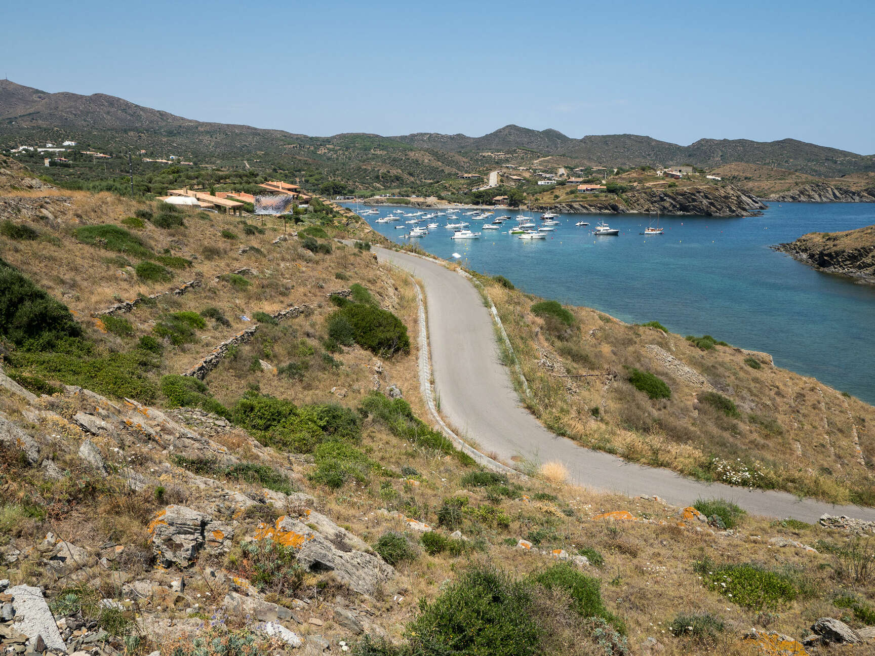 Fantastisches Grundstück zum Verkauf mit direktem Meerblick in Cadaqués