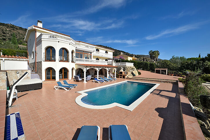 Schöne Villa zum Verkauf mit Blick in einer privilegierten Gegend, Pau