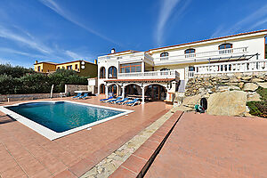 Beautiful villa for sale with views in a privileged area, Pau