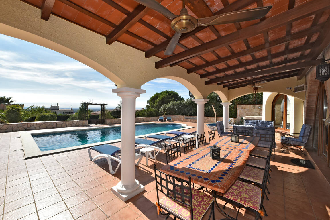 Schöne Villa zum Verkauf mit Blick in einer privilegierten Gegend, Pau