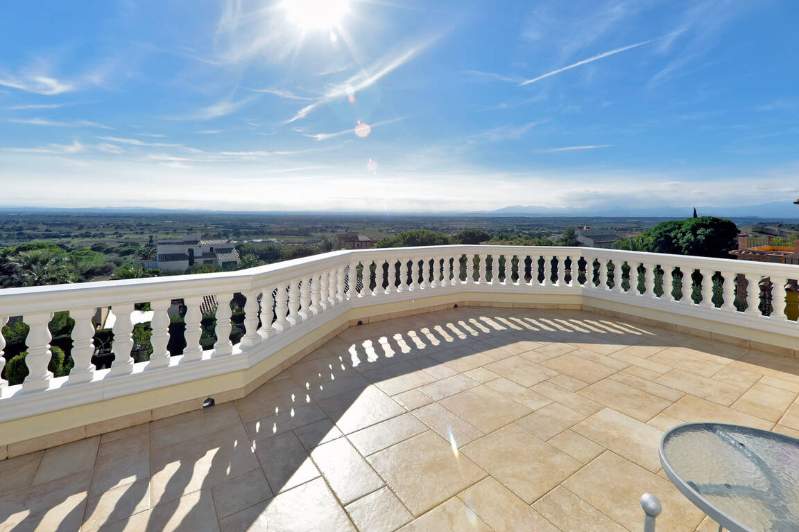 Beautiful villa for sale with views in a privileged area, Pau