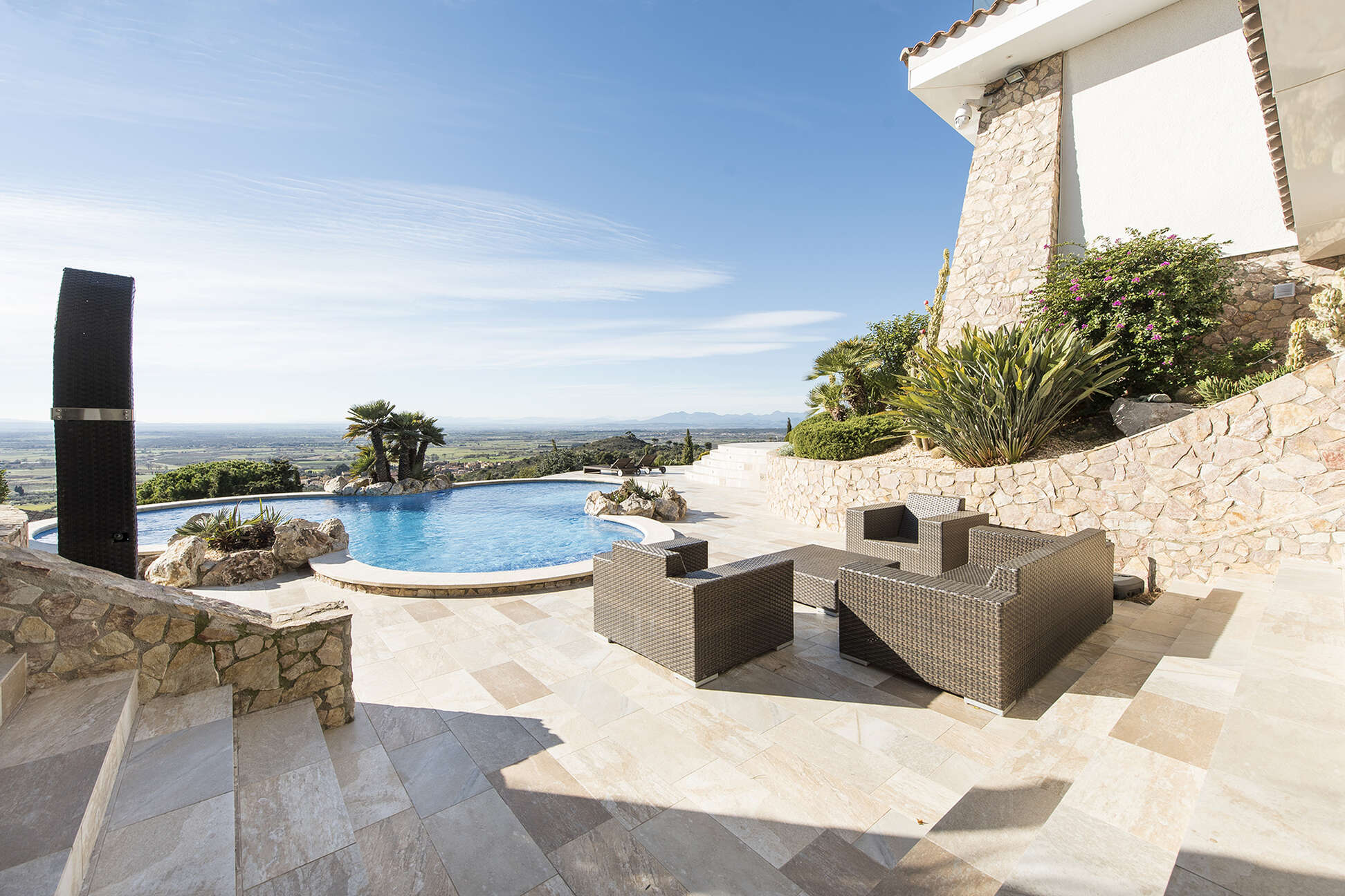 Spectaculaire villa de luxe avec vue sur la baie de Roses à vendre, Pau