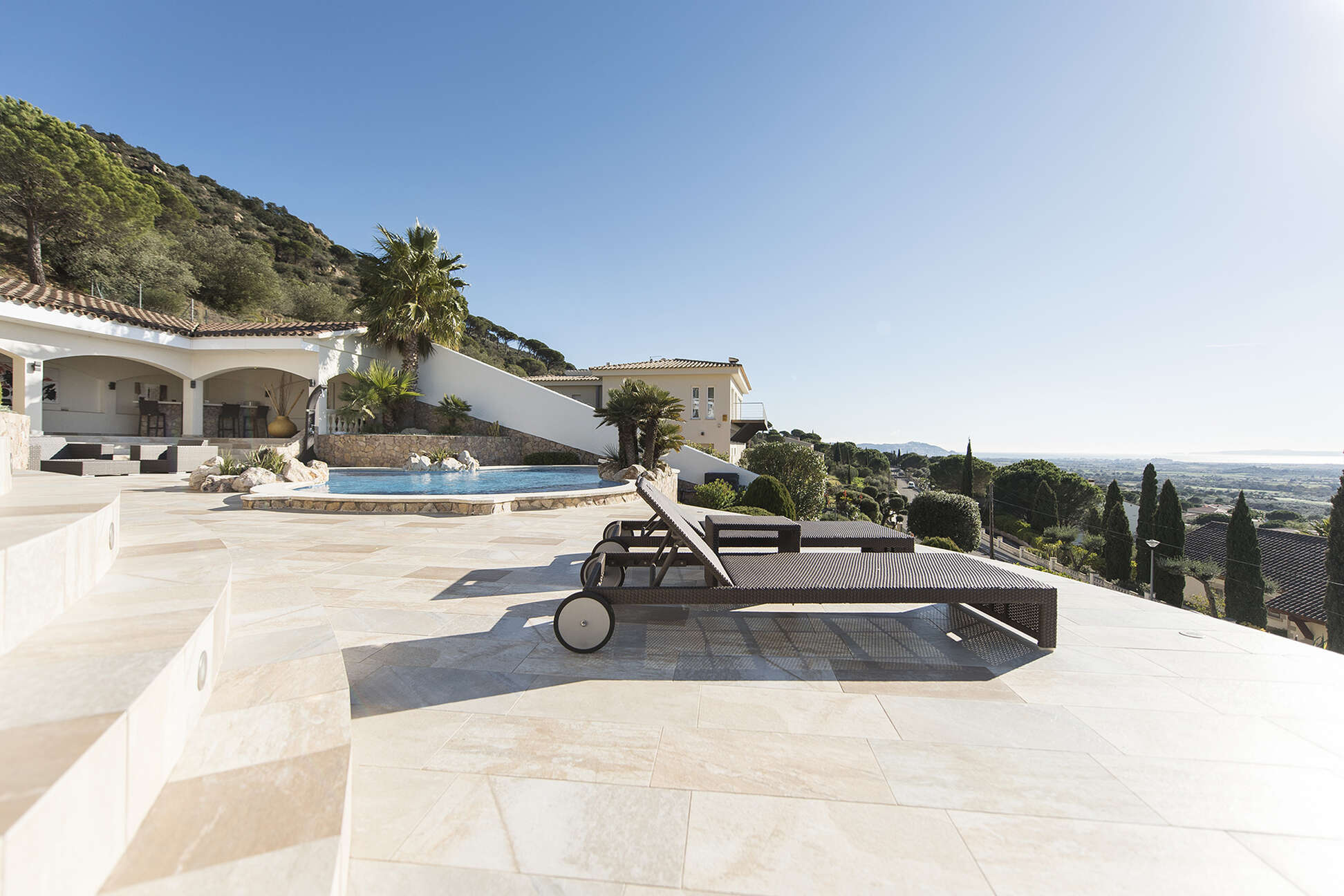 Spectaculaire villa de luxe avec vue sur la baie de Roses à vendre, Pau