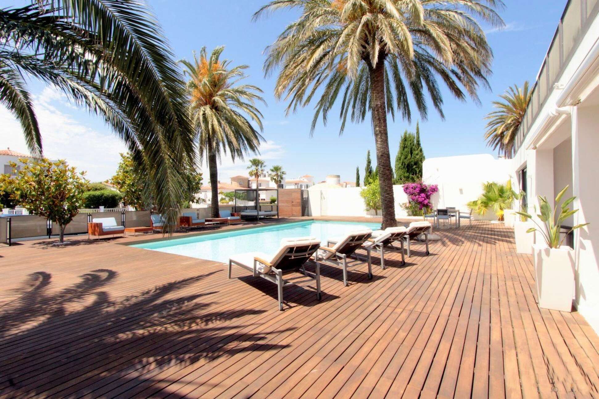 Exceptional villa on the canal with 22 m mooring for sale in Empuriabrava