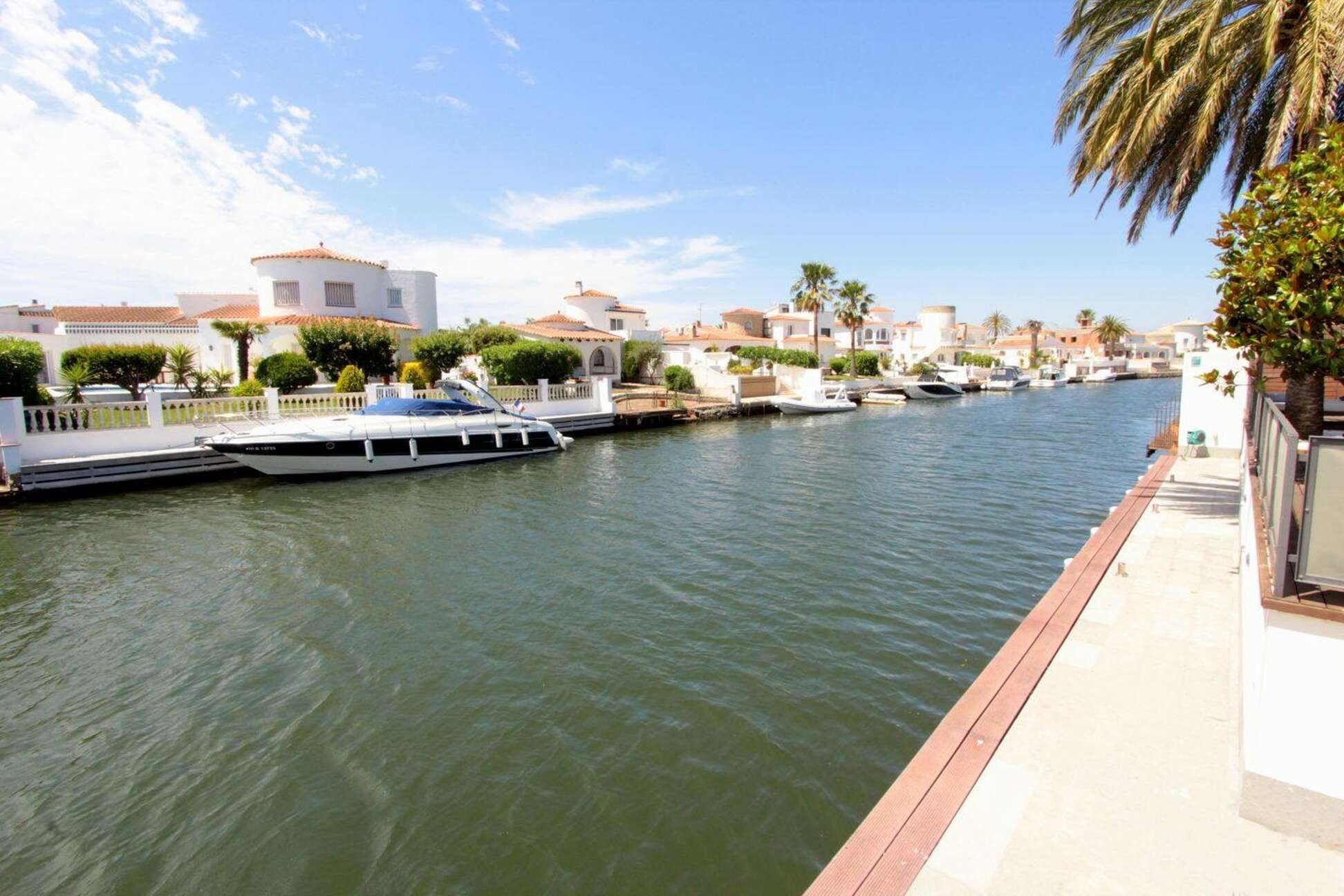 Exceptional villa on the canal with 22 m mooring for sale in Empuriabrava