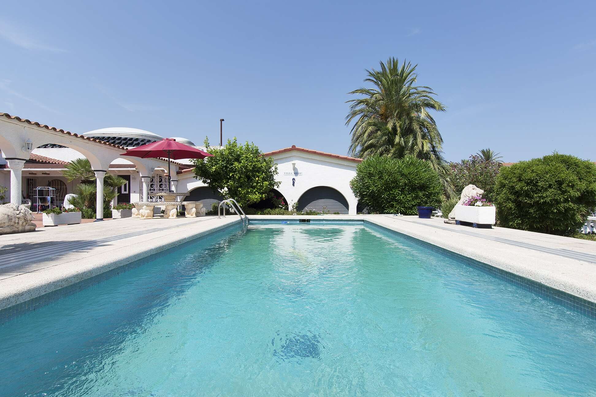 Fantastic house with 30 meters mooring, Empuriabrava center