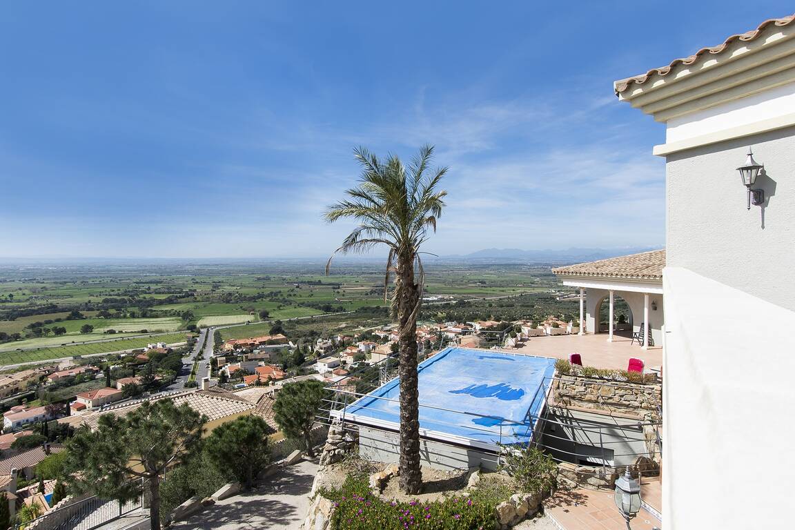 Vila de luxe a la venda amb vistes panoràmiques a Palau Saverdera