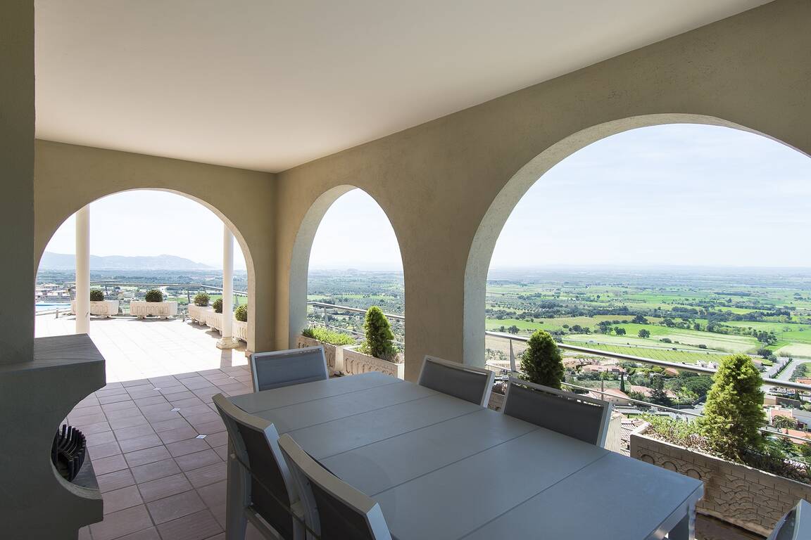 Vila de luxe a la venda amb vistes panoràmiques a Palau Saverdera