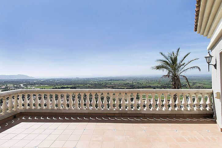 Villa de lujo a la venta con vistas panorámicas en Palau Saverdera