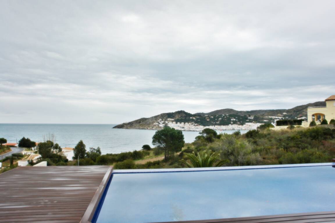 Spectacular villa for sale overlooking the sea Port de la Selva