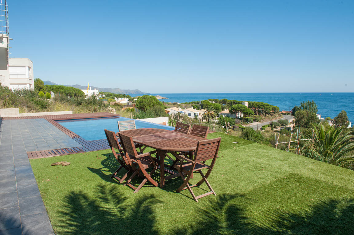 Spectacular villa for sale overlooking the sea Port de la Selva