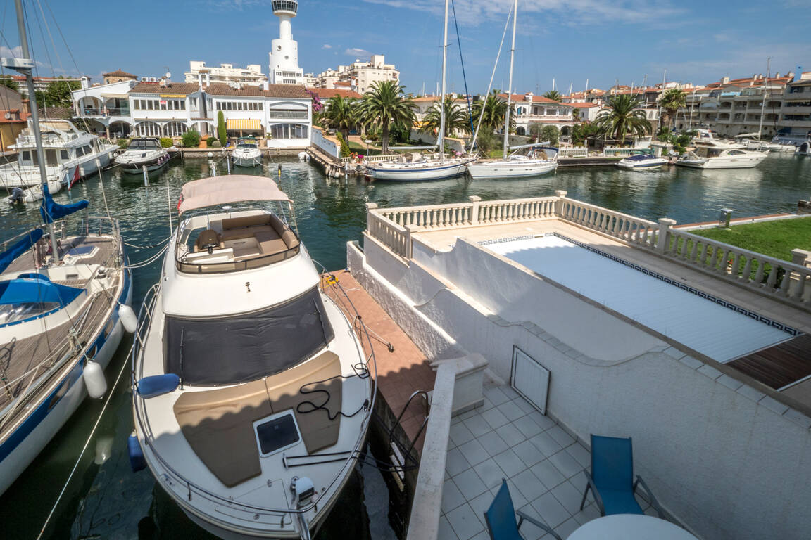 Casa adosada con amarre para velero 2ª linea de mara, Empuriabrava