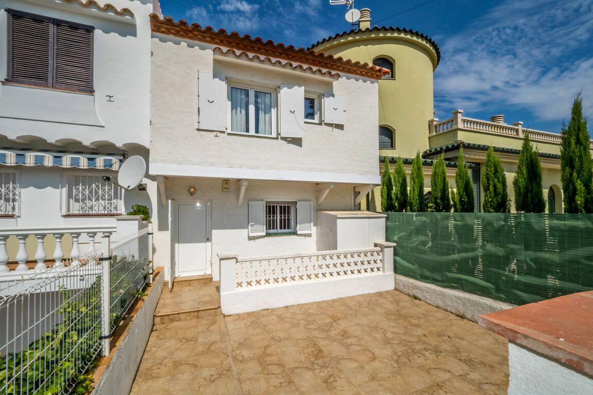 Casa adosada con amarre para velero 2ª linea de mara, Empuriabrava