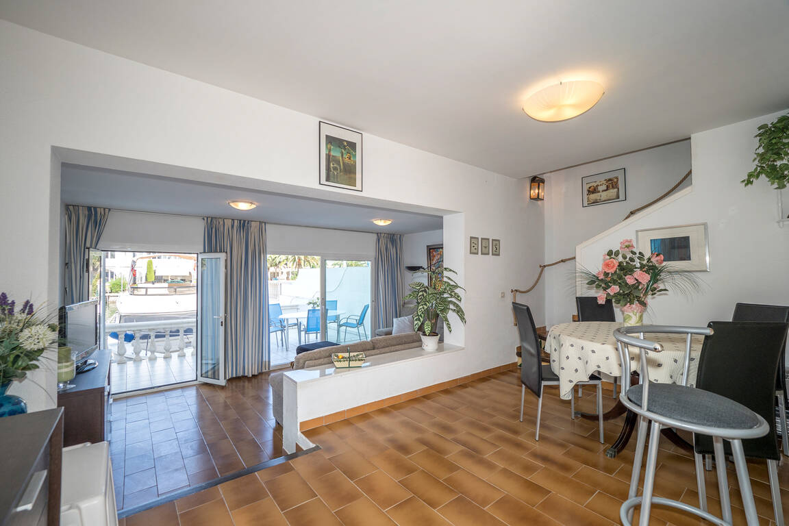 Casa adosada con amarre para velero 2ª linea de mara, Empuriabrava