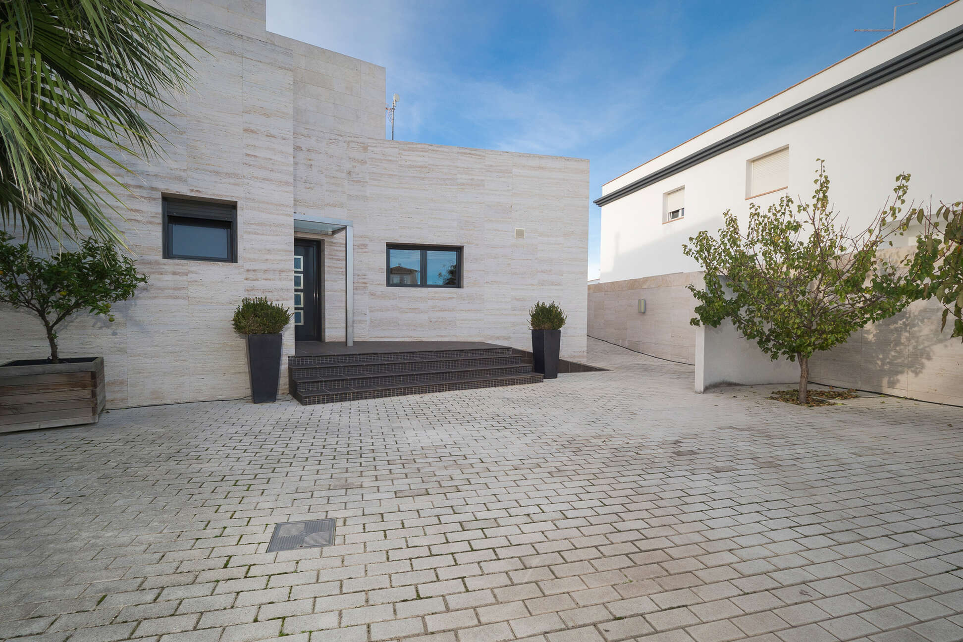 Nice modern style villa with mooring for sale Empuriabrava