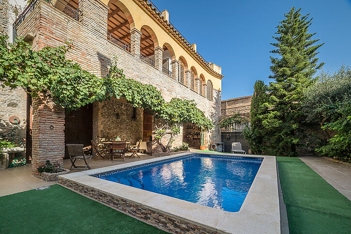 Nice rustic Catalan-style house for sale in Castello d