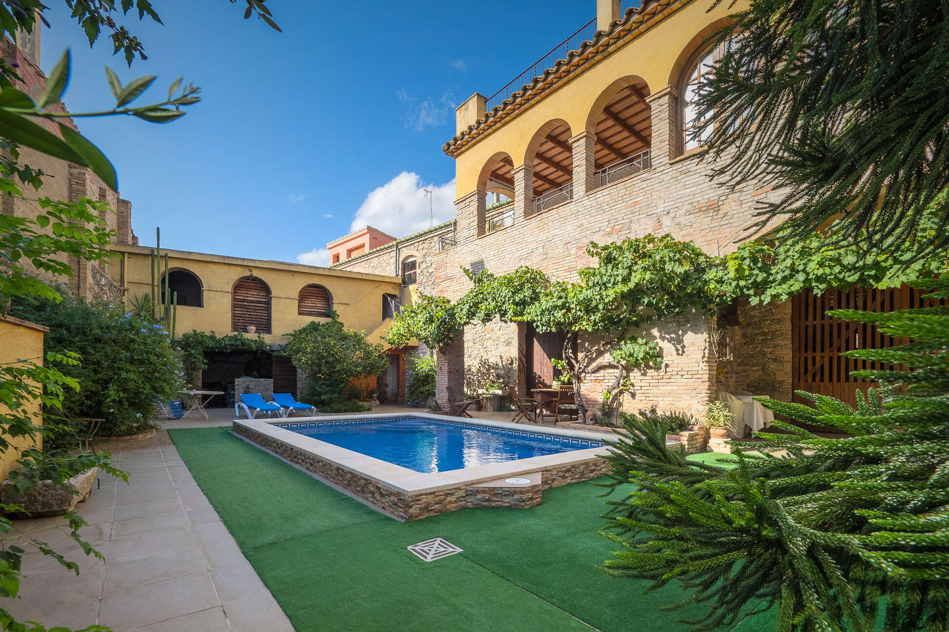 Belle maison de style catalan rustique à vendre à Castello d'Empuries