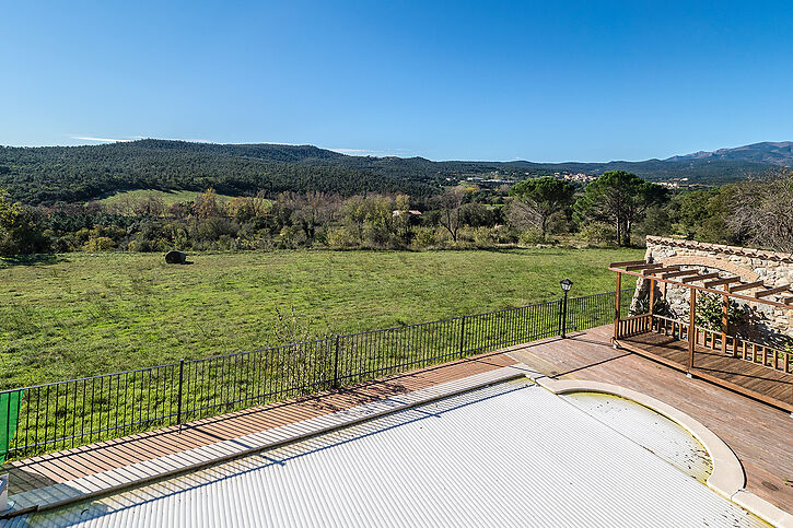 Bonita casa rural con vistas amplias en venta en Agullana