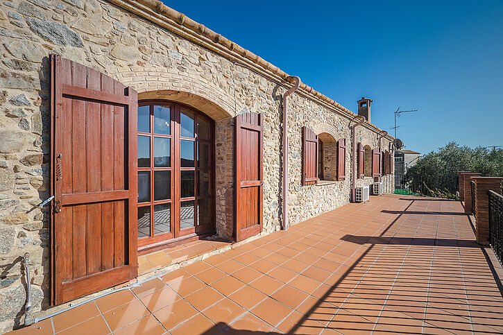 Bonita casa rural con vistas amplias en venta en Agullana