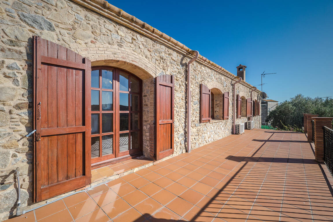 Bonita casa rural con vistas amplias en venta en Agullana