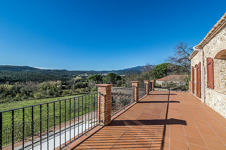 Bonita casa rural con vistas amplias en venta en Agullana