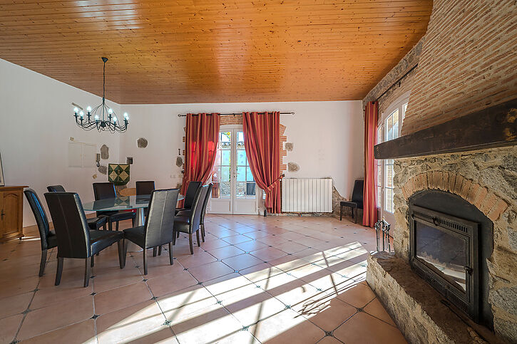 Nice country house with spacious views for sale in Agullana