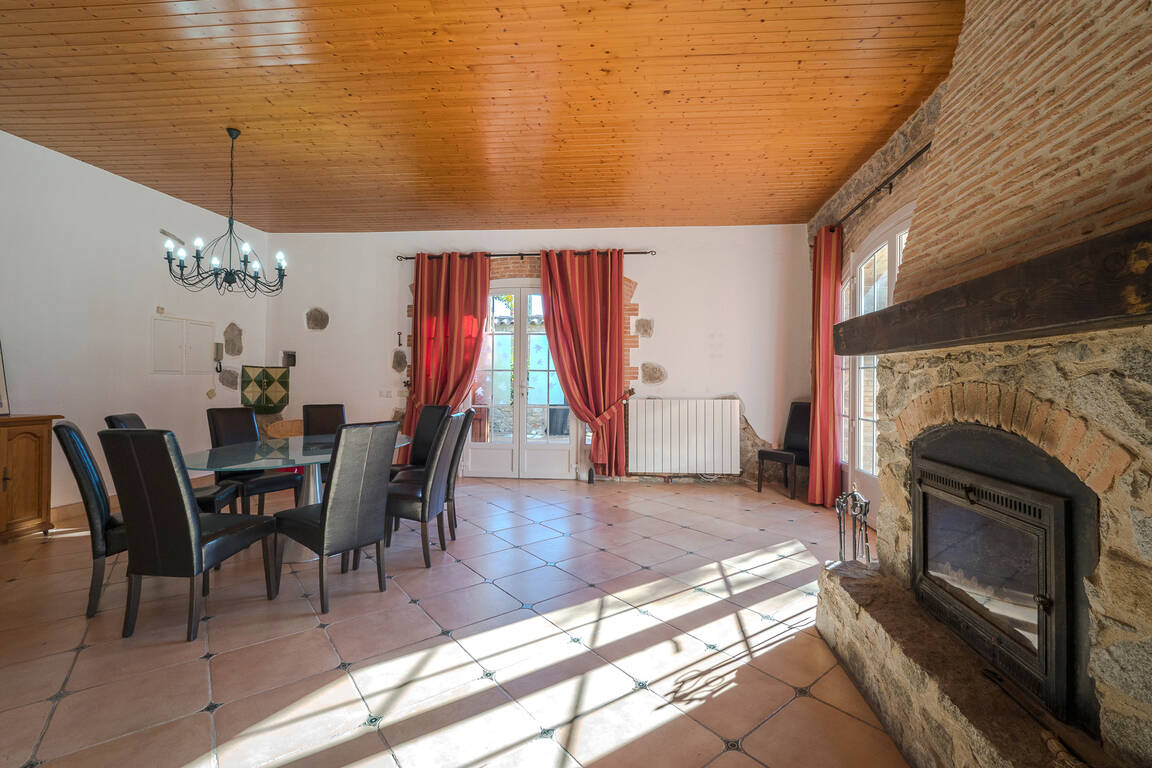 Nice country house with spacious views for sale in Agullana