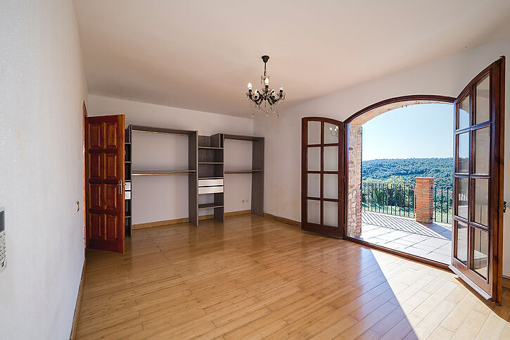 Nice country house with spacious views for sale in Agullana