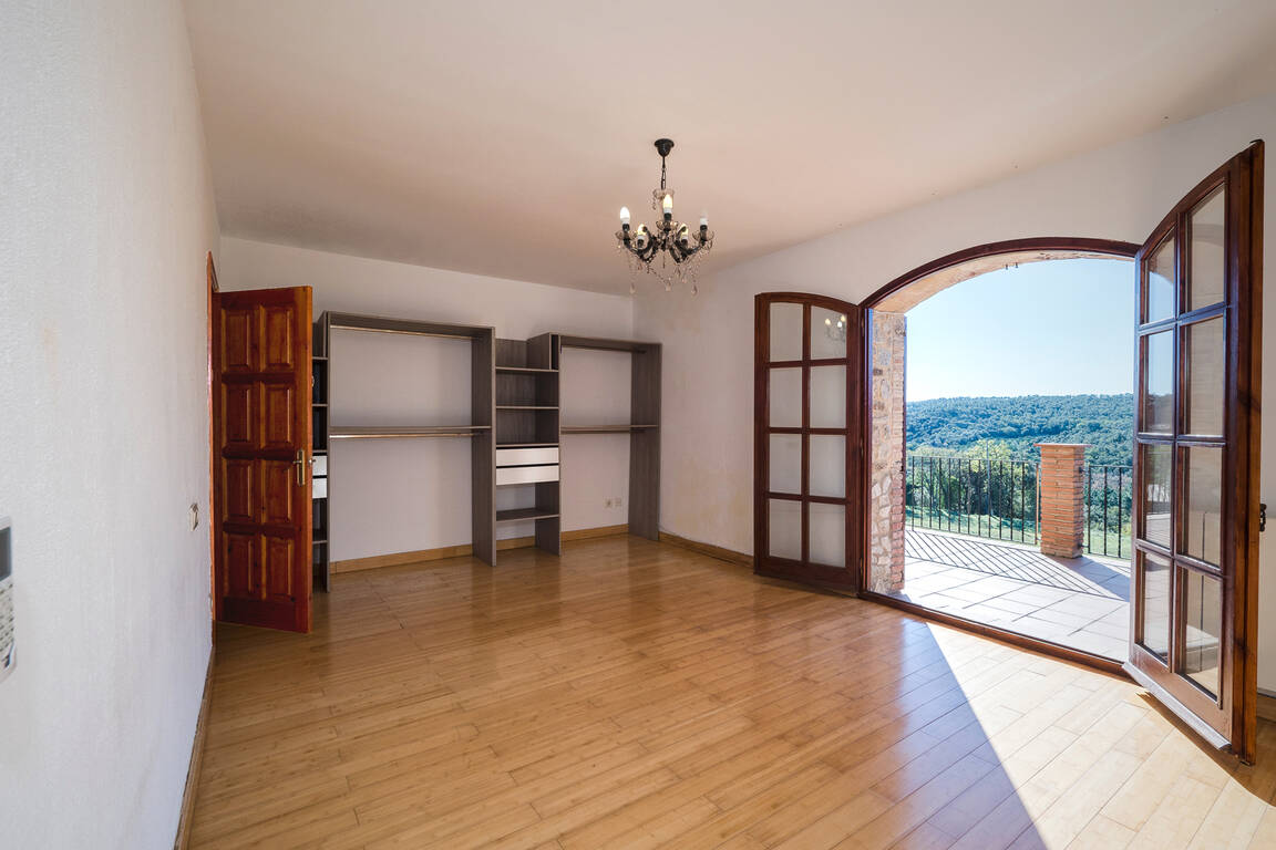 Schönes Landhaus mit weitem Blick zum Verkauf in Agullana