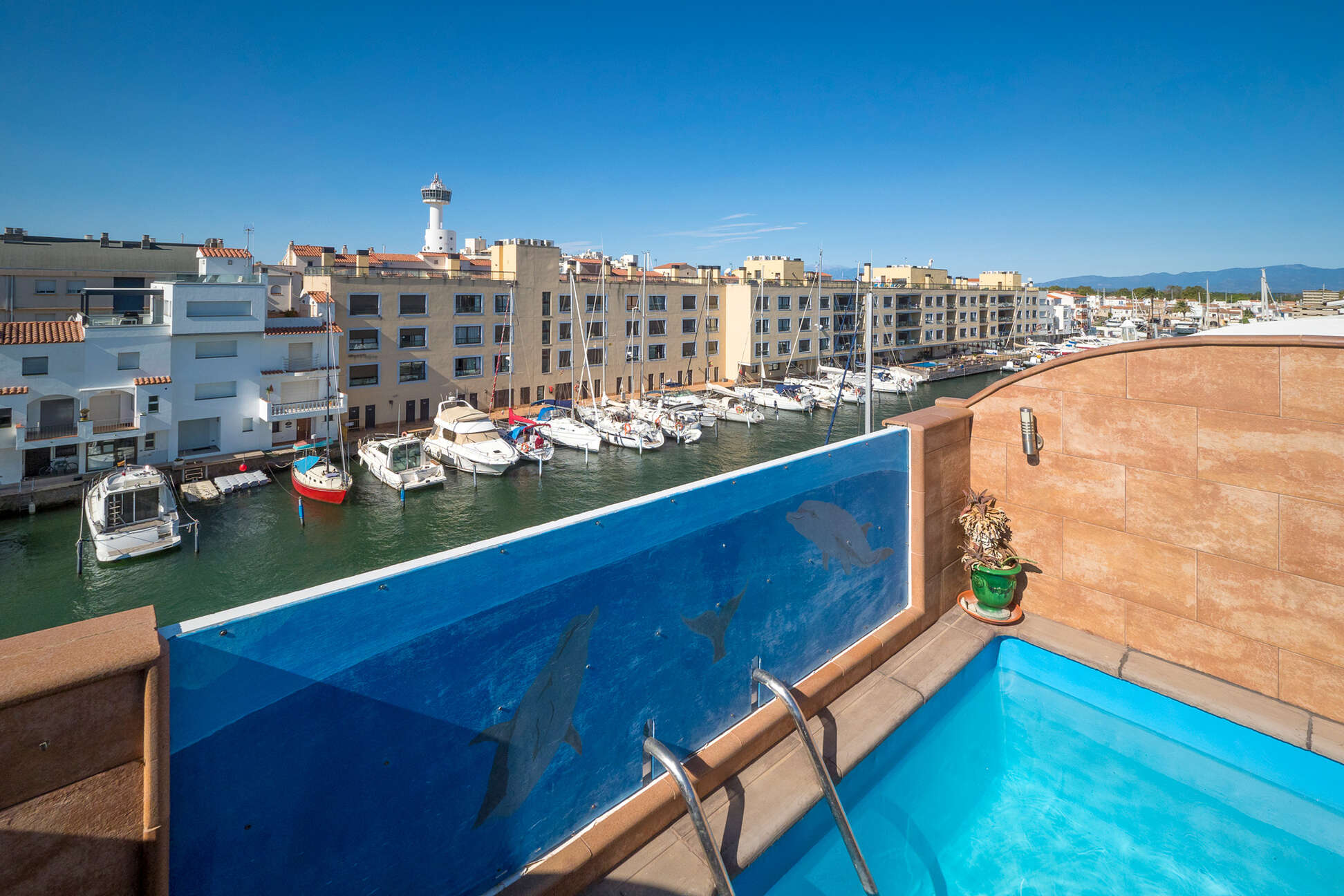 two-apartments-for-sale-wiht-pool-in-empuriabrava-115