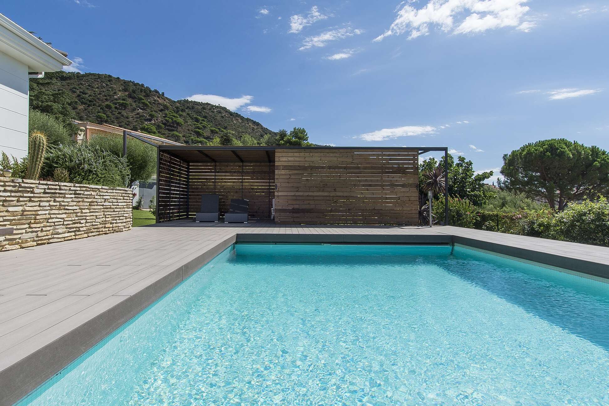 Belle maison de luxe à vendre avec vue sur la baie de Roses à Pau