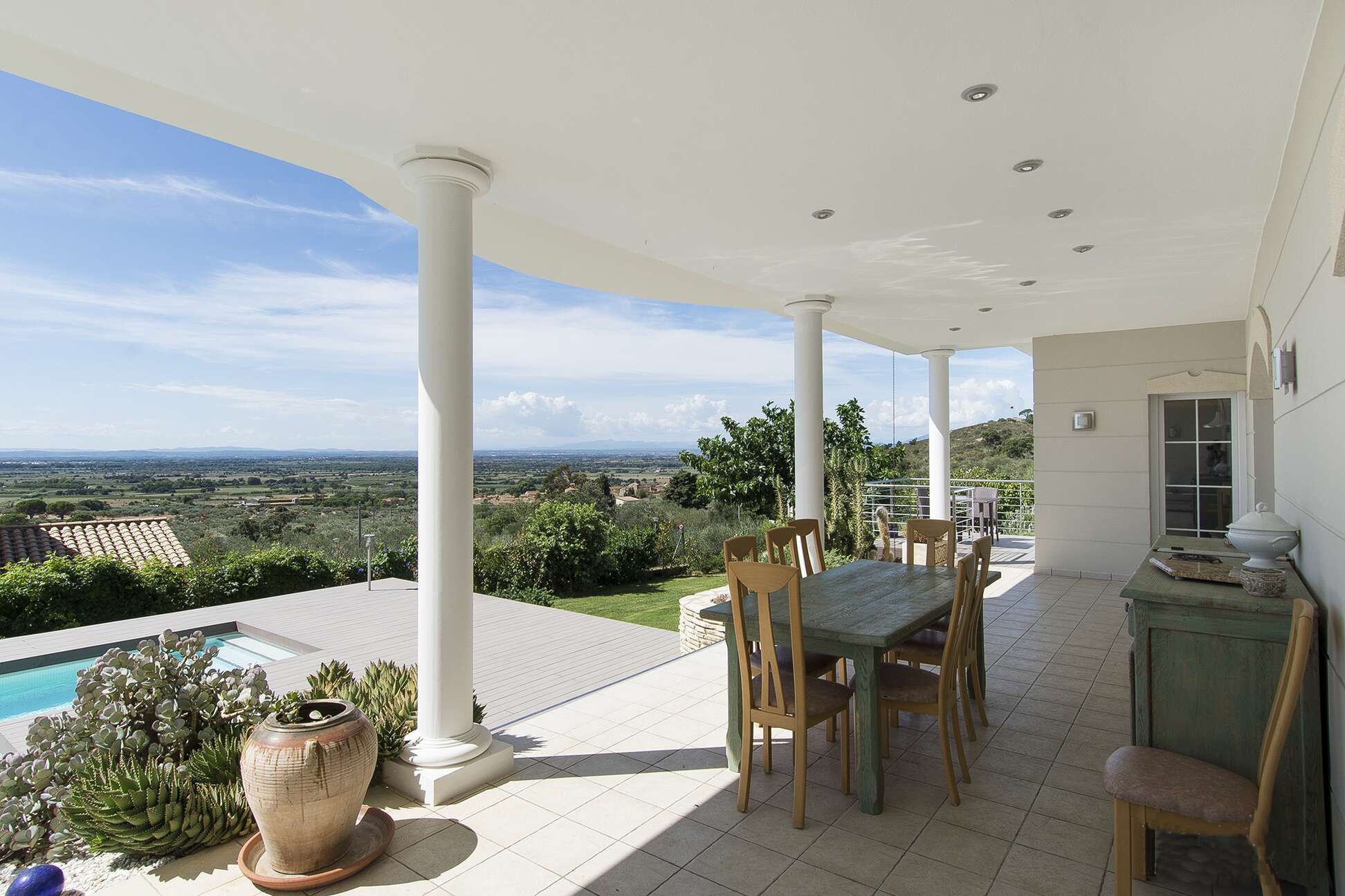 Preciosa casa de lujo a la venta con vistas a Bahía Roses en Pau